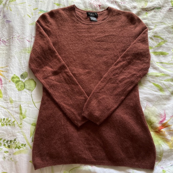 100% Cashmere Lord & Taylor Sweater - Picture 1 of 4